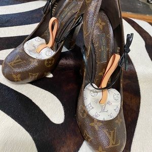Vintage Louis Vuitton monogram kitten heel